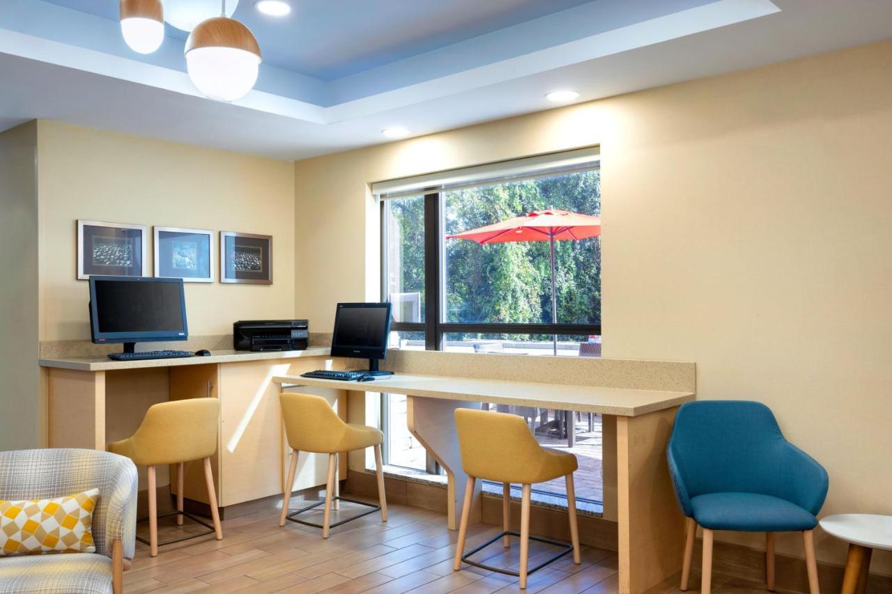 Towneplace Suites By Marriott יורק מראה חיצוני תמונה